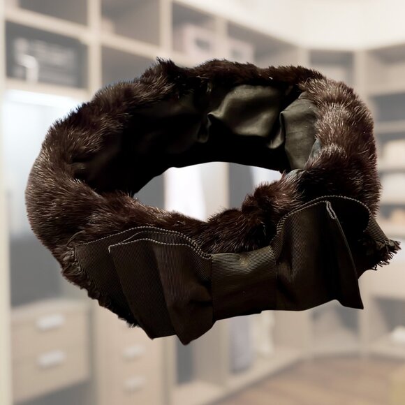 Luxurious Black Mink Fur Headband with a unique twisted scallop design. - Picture 1 of 2